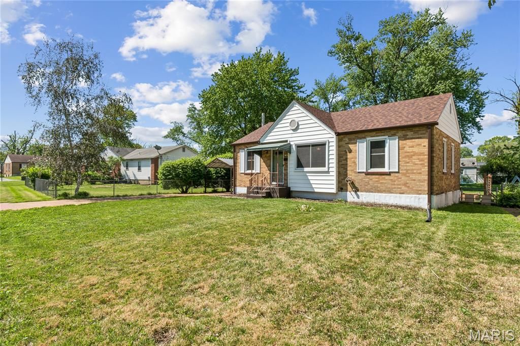 Photo of 1275 St Mark Drive, Florissant, MO 63031 (MLS # 26023631)
