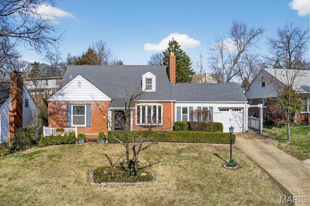 Photo of 739 Glenvista Place, Glendale, MO 63122 (MLS # 25080377)