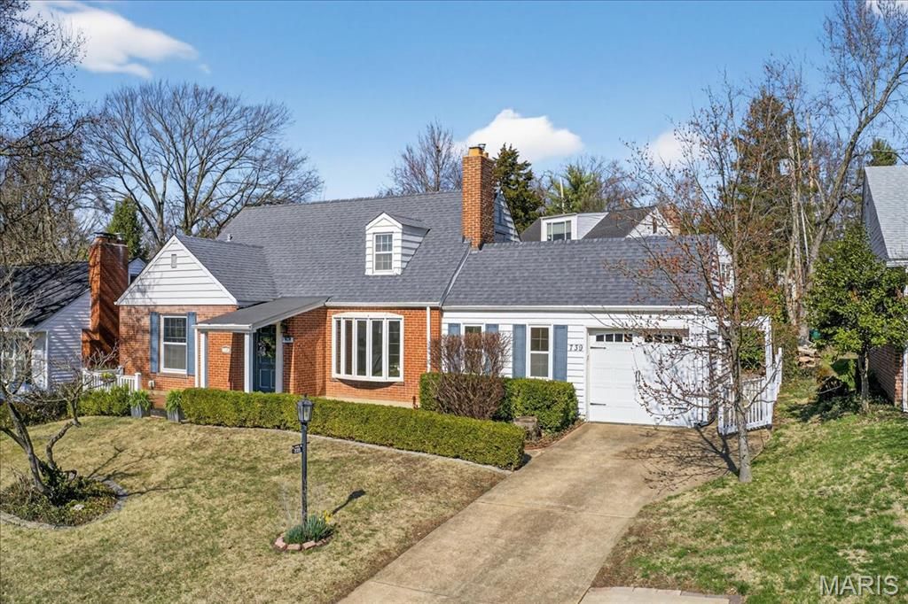 Photo of 739 Glenvista Place, Glendale, MO 63122 (MLS # 25080377)