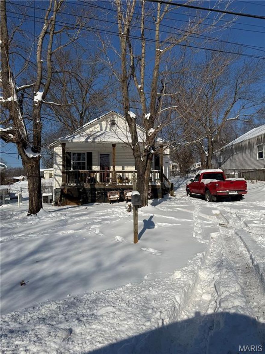 2 bed 1 bath home located in Potosi.