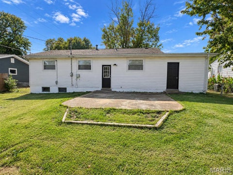 Tiny photo for 631 Holiday Avenue, Hazelwood, MO 63042 (MLS # 26068683)