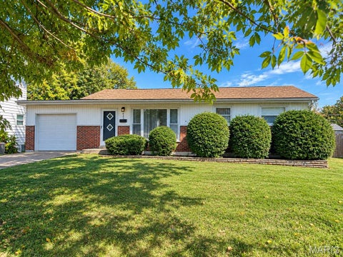 Photo of 631 Holiday Avenue, Hazelwood, MO 63042 (MLS # 26068683)