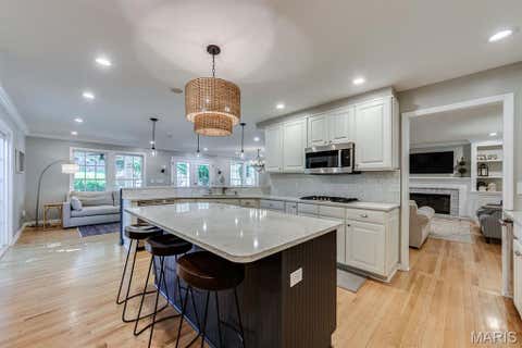 Tiny photo for 420 Woodview Manor Lane, Kirkwood, MO 63122 (MLS # 26041758)