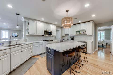 Tiny photo for 420 Woodview Manor Lane, Kirkwood, MO 63122 (MLS # 26041758)