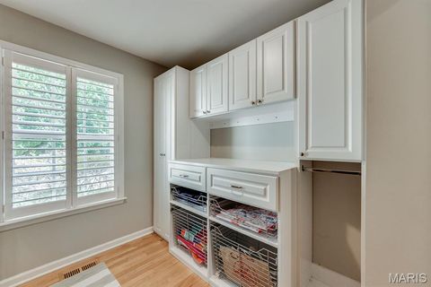 Tiny photo for 420 Woodview Manor Lane, Kirkwood, MO 63122 (MLS # 26041758)