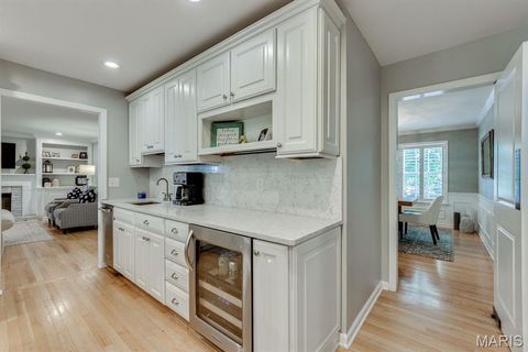 Tiny photo for 420 Woodview Manor Lane, Kirkwood, MO 63122 (MLS # 26041758)