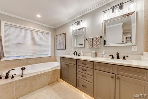 Tiny photo for 420 Woodview Manor Lane, Kirkwood, MO 63122 (MLS # 26041758)