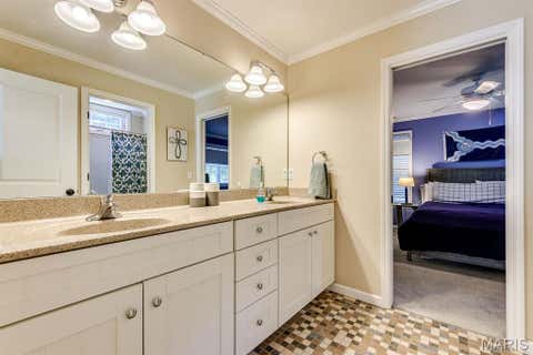 Tiny photo for 420 Woodview Manor Lane, Kirkwood, MO 63122 (MLS # 26041758)