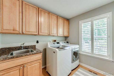 Tiny photo for 420 Woodview Manor Lane, Kirkwood, MO 63122 (MLS # 26041758)