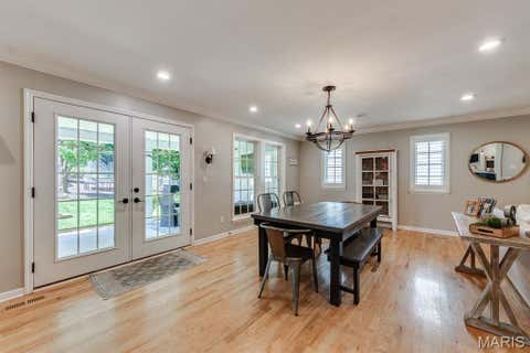 Tiny photo for 420 Woodview Manor Lane, Kirkwood, MO 63122 (MLS # 26041758)