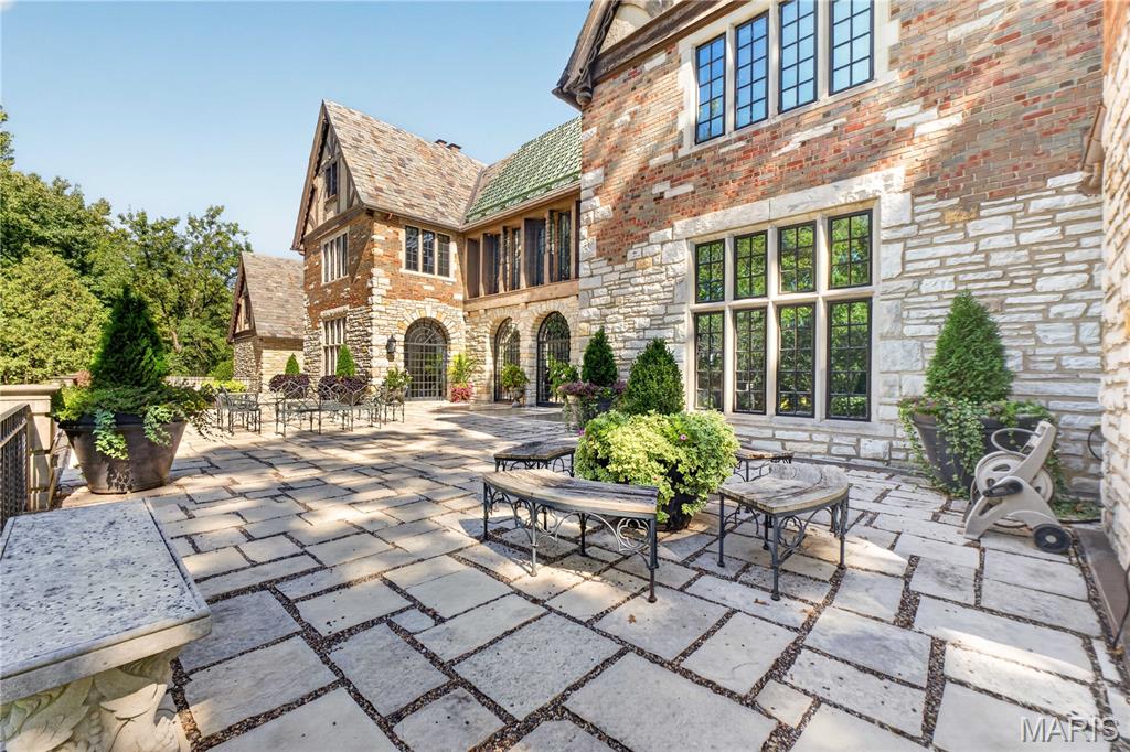 23 Carrswold Drive