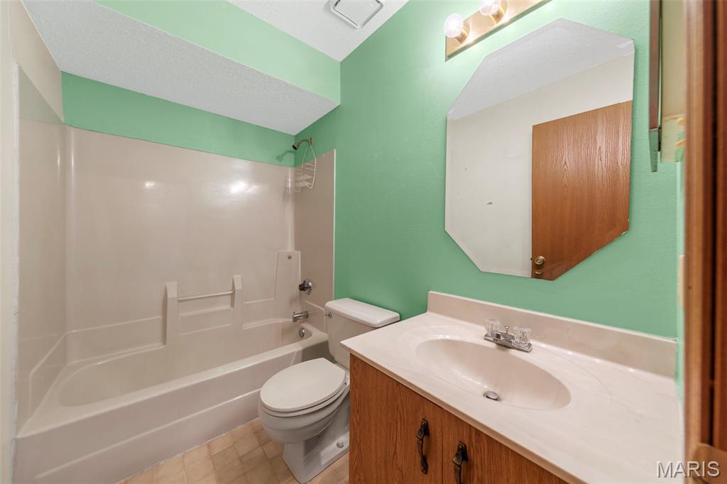 Royal Pines Condo Sixteenth - Residential