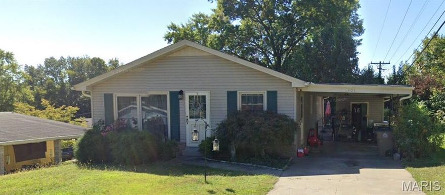 Cute home in Schrader school district with large kitchen on main and a large deck for outside entertaining.  Walk out basement has great living area and all the windows provide lots of natural light.
