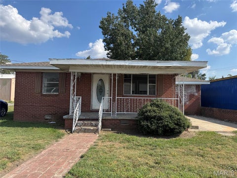 Photo of 131 South Walnut Street ST, Steele, MO 63877 (MLS # 26060819)