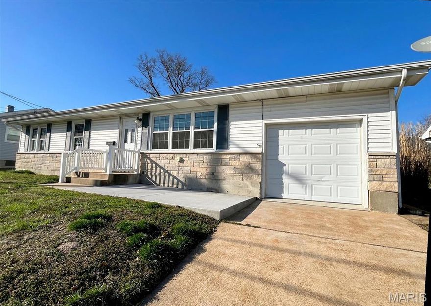 Look no further! Welcome home to this cozy 3 bedroom, 2 bath home. This Ranch home features a 1 car attached garage, newer hot water heater, 7 year old roof, new garage concrete floor, updated bathroom on the main floor. You will see that the basement has a spacious recreation room, with the potential to do what you would like.  There is a full bathroom with a shower in the basement.
"SOLD-AS-IS".
Outside the backyard is partially fenced with plenty of space for a garden, and spacious for children and pets to play. This home is in close proximity to Washington Schools, shopping, and medical buildings.