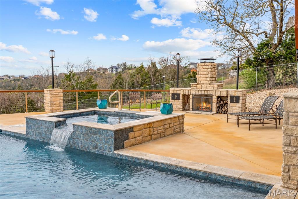 Emerald Pointe - Residential