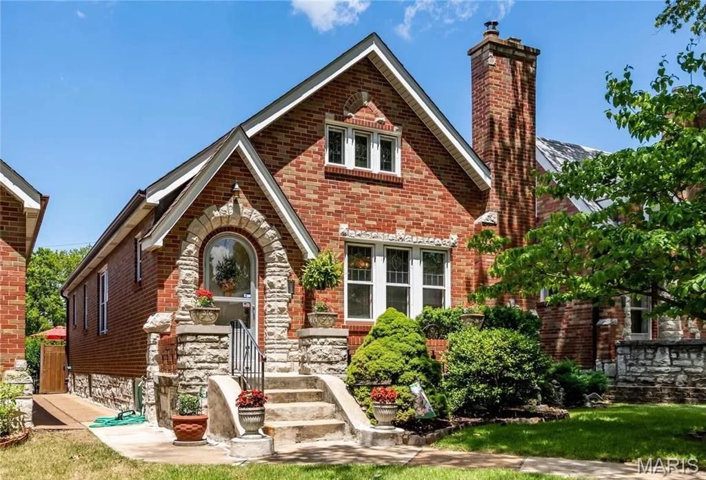 Photo of 6341 Bancroft Avenue, St Louis, MO 63109 (MLS # 26042719)