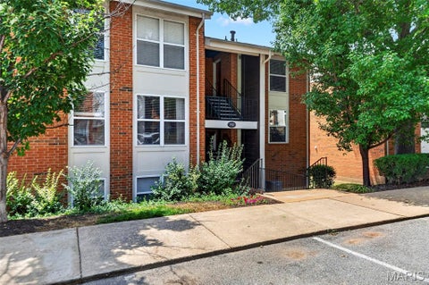 Photo of 1960 Greenglen Drive #304, Kirkwood, MO 63122 (MLS # 26047115)