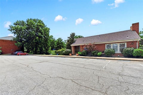 Tiny photo for 1960 Greenglen Drive #304, Kirkwood, MO 63122 (MLS # 26047115)