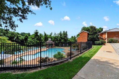 Tiny photo for 1960 Greenglen Drive #304, Kirkwood, MO 63122 (MLS # 26047115)