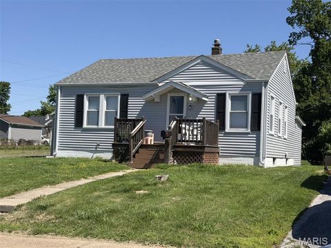 Photo of 9447 Miriam Avenue, Overland, MO 63114 (MLS # 26029763)
