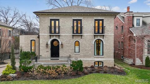Photo of 208 Lancaster Drive, St Louis, MO 63105 (MLS # 26001249)