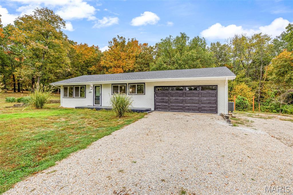 Photo of 4021 Lakewood Drive, De Soto, MO 63020 (MLS # 26066357)