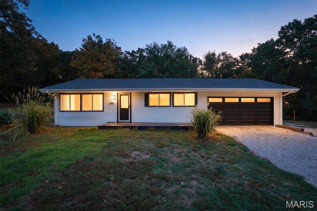 Photo of 4021 Lakewood Drive, De Soto, MO 63020 (MLS # 26066357)