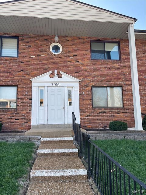 Photo of 7916 Camelot Lane #4, Crestwood, MO 63123 (MLS # 26018926)