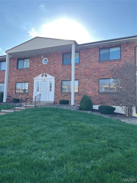 Tiny photo for 7916 Camelot Lane #4, Crestwood, MO 63123 (MLS # 26018926)