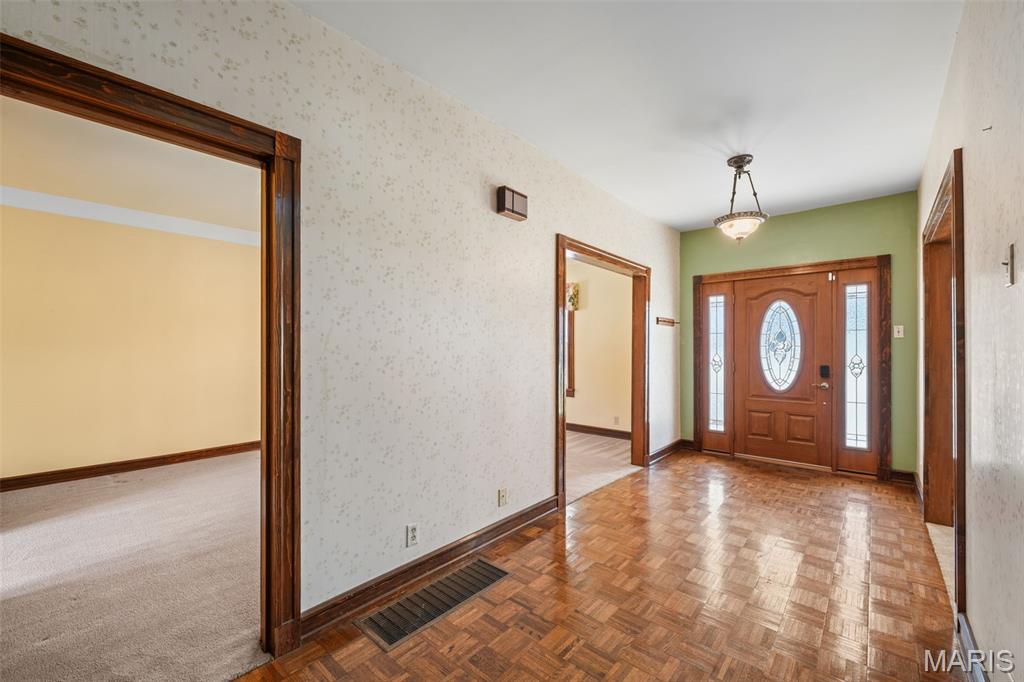 E Sunset Hill - Residential