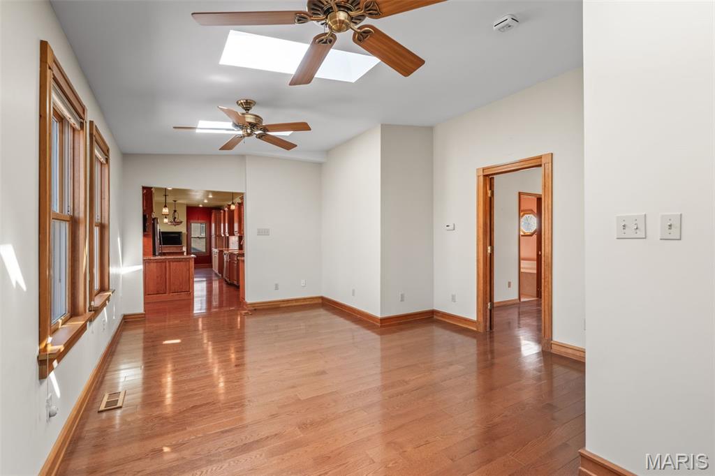 E Sunset Hill - Residential