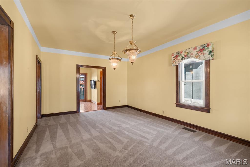 E Sunset Hill - Residential