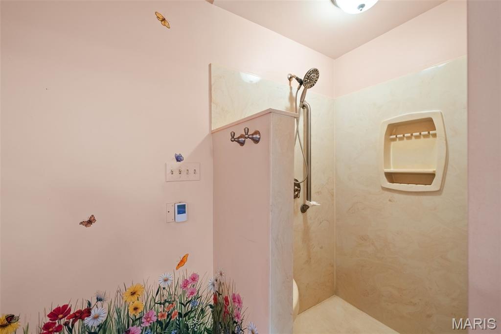 E Sunset Hill - Residential