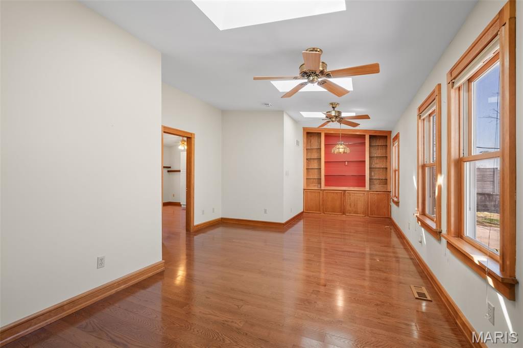 E Sunset Hill - Residential