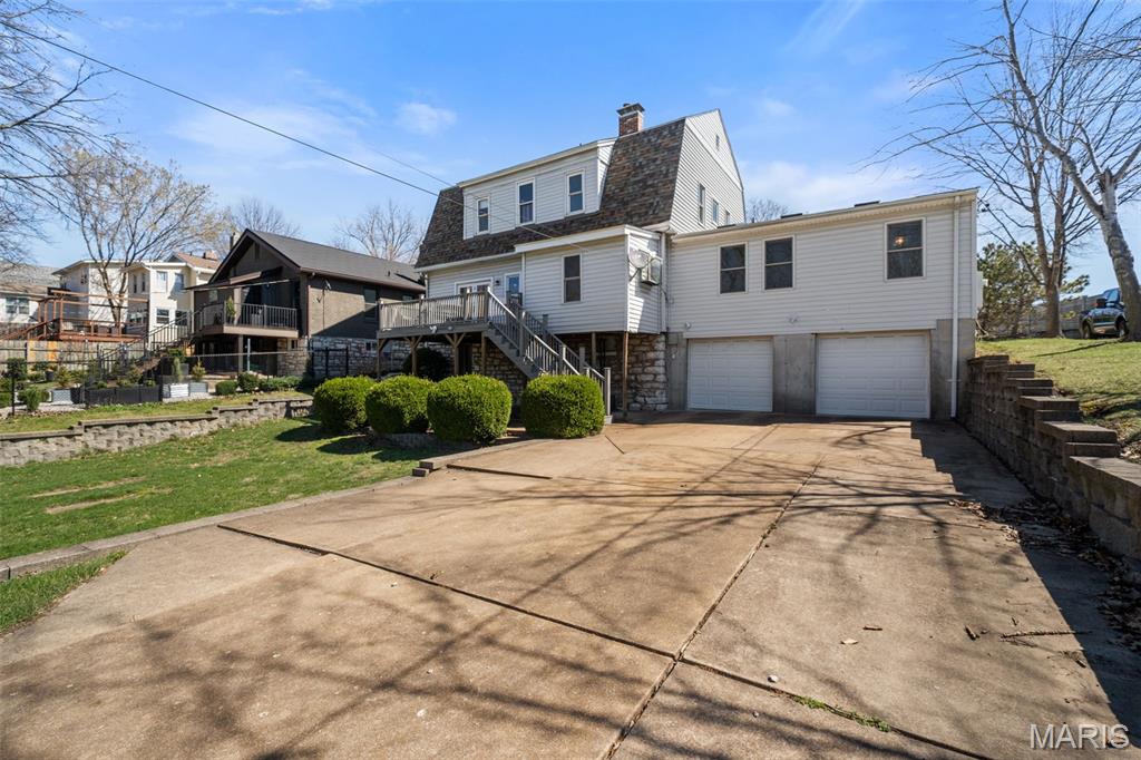 E Sunset Hill - Residential