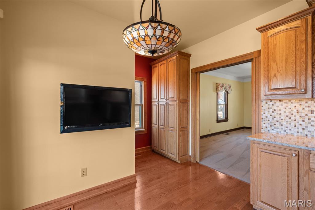 E Sunset Hill - Residential