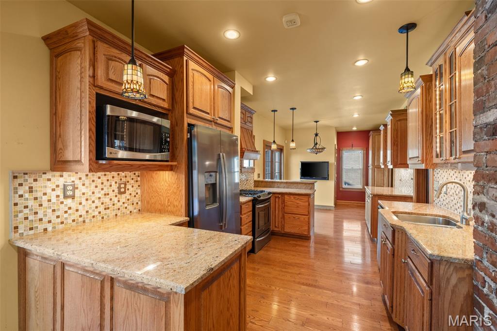 E Sunset Hill - Residential