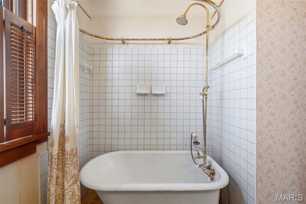 E Sunset Hill - Residential