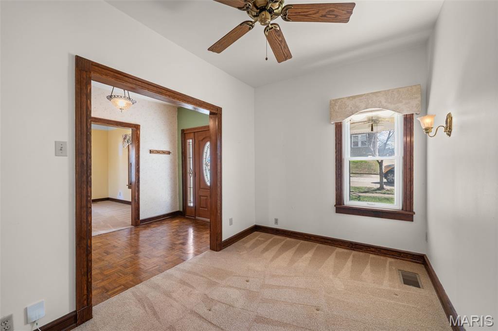 E Sunset Hill - Residential