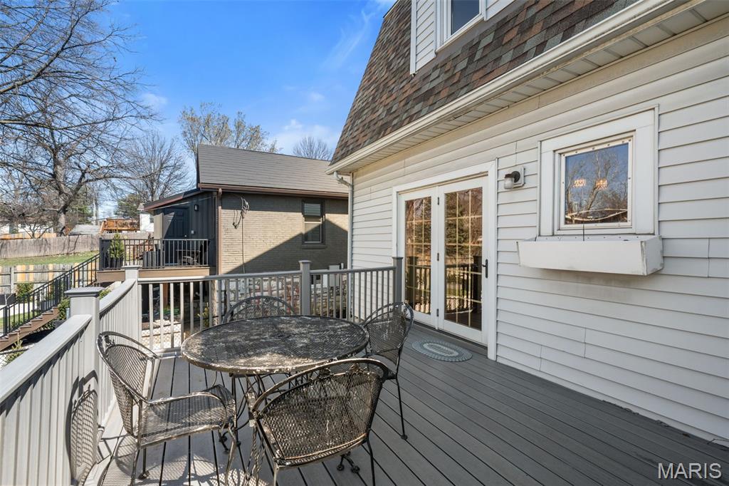 E Sunset Hill - Residential