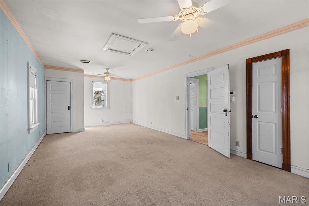 E Sunset Hill - Residential