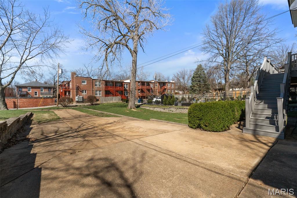 E Sunset Hill - Residential