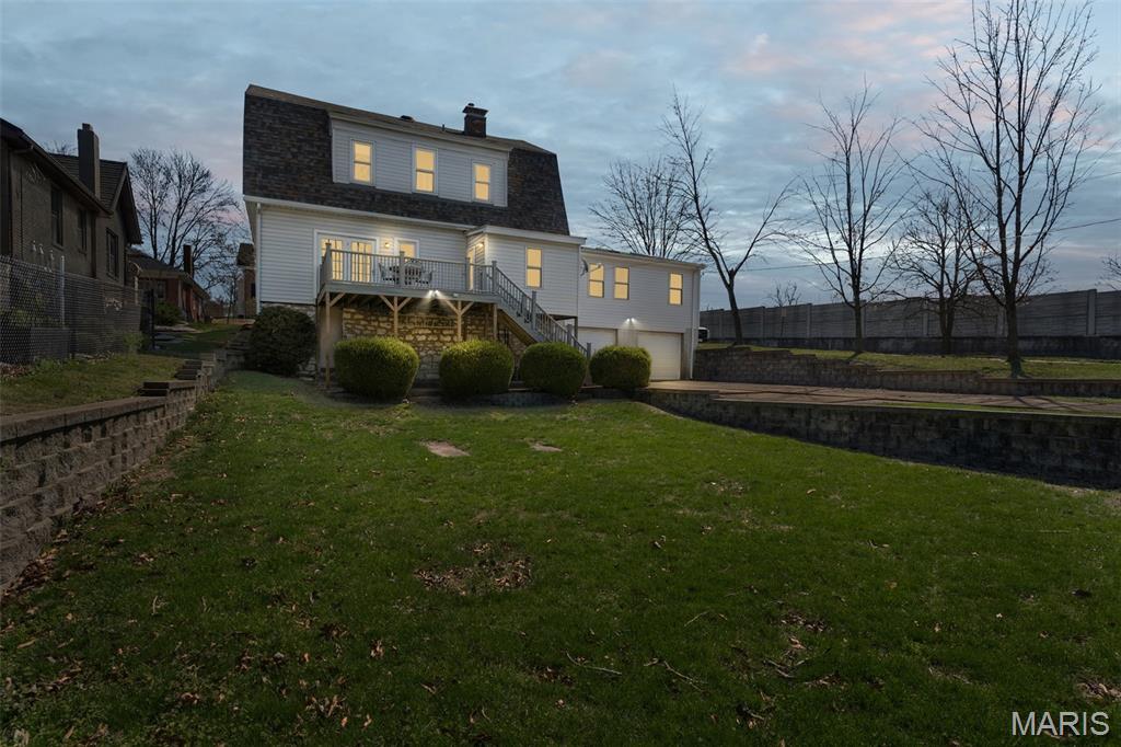 E Sunset Hill - Residential