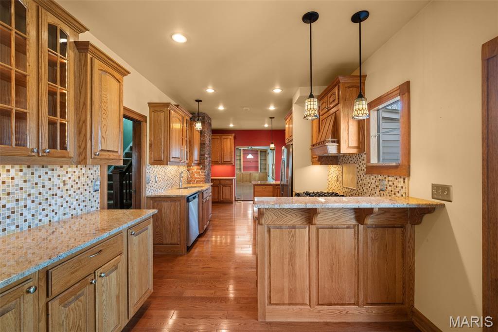 E Sunset Hill - Residential