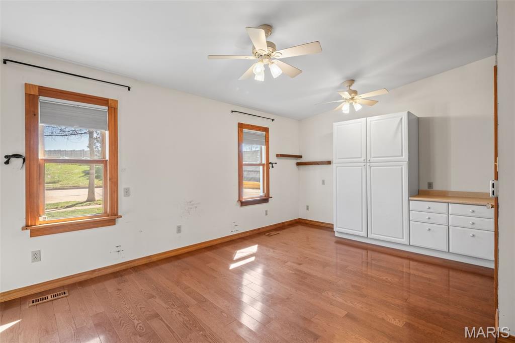 E Sunset Hill - Residential