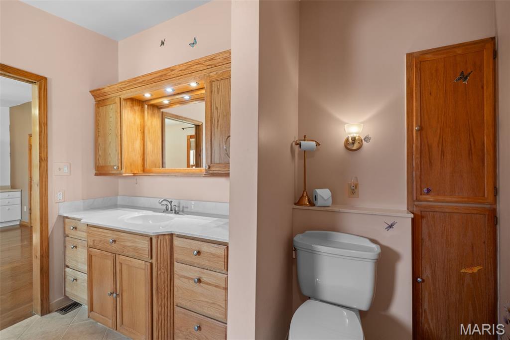 E Sunset Hill - Residential