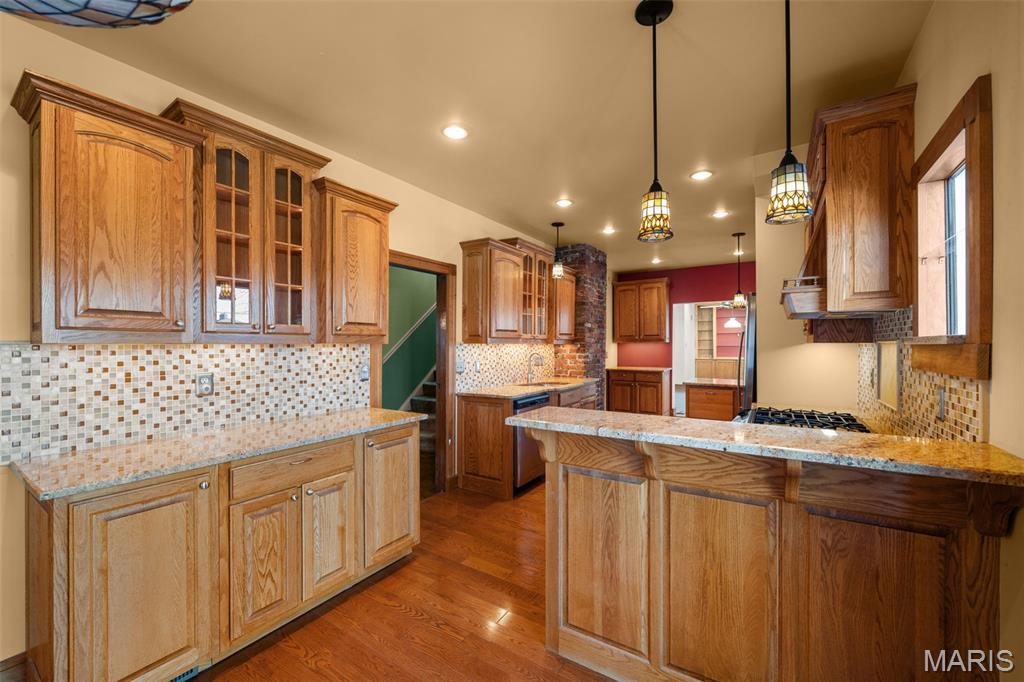 E Sunset Hill - Residential