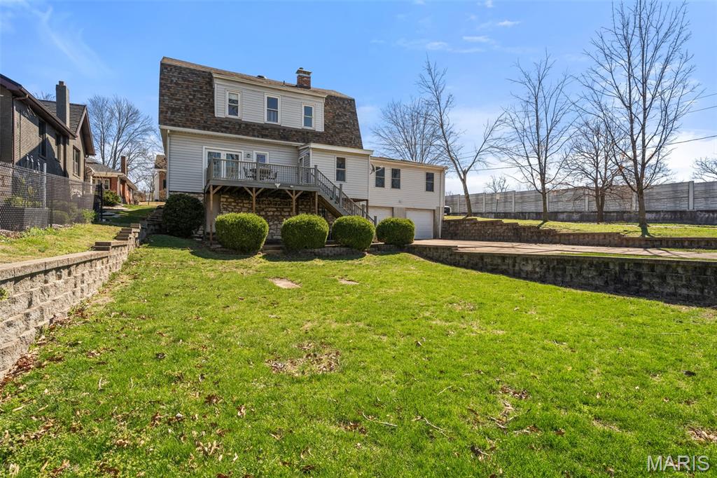 E Sunset Hill - Residential