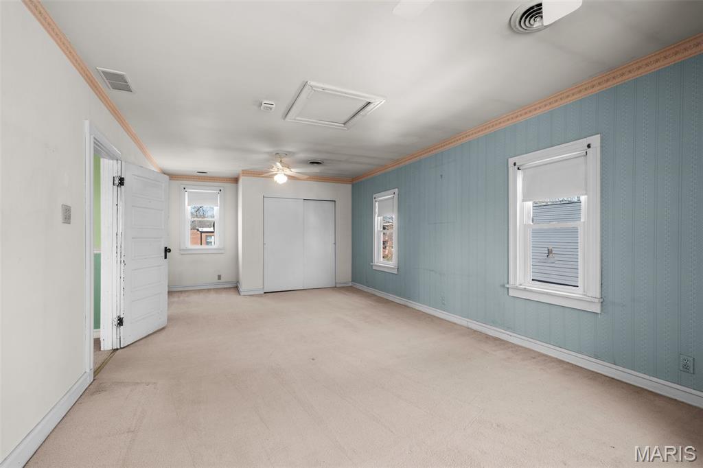 E Sunset Hill - Residential